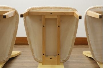  中古　美品　IDC大塚家具取り扱い　オーダー品　松創　ホワイトシカモア材　魅力的なデザインが目を惹くチェア4脚セット(ダイニングチェア、椅子、イス)(定価4脚で約60万円)(R-069236)