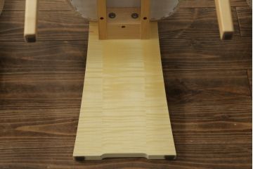  中古　美品　IDC大塚家具取り扱い　オーダー品　松創　ホワイトシカモア材　魅力的なデザインが目を惹くチェア4脚セット(ダイニングチェア、椅子、イス)(定価4脚で約60万円)(R-069236)