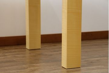 中古　美品　IDC大塚家具取り扱い　オーダー品　松創　ホワイトシカモア材のシンプルなダイニングテーブル(作業台、食卓、2人掛け、4人掛け、二人掛け、四人掛け)(定価約80万円)(R-069237)