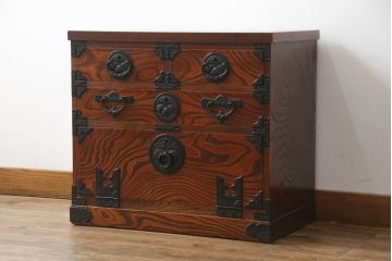 中古　美品　岩谷堂箪笥　菊幸作　小振りなサイズながら存在感を放つ上開き扉付き小箪笥(小物収納、卓上収納、引き出し)(R-069239)