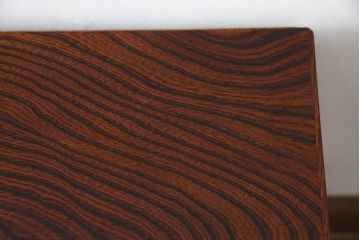 中古　美品　岩谷堂箪笥　菊幸作　小振りなサイズながら存在感を放つ上開き扉付き小箪笥(小物収納、卓上収納、引き出し)(R-069239)