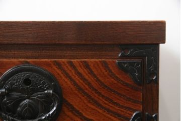 中古　美品　岩谷堂箪笥　菊幸作　小振りなサイズながら存在感を放つ上開き扉付き小箪笥(小物収納、卓上収納、引き出し)(R-069239)