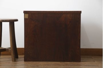 中古　美品　岩谷堂箪笥　菊幸作　小振りなサイズながら存在感を放つ上開き扉付き小箪笥(小物収納、卓上収納、引き出し)(R-069239)