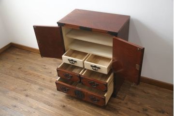 中古　岩谷堂箪笥　菊幸作　重厚感ある金具と美しい杢目が存在感を放つ観音扉付き和箪笥(衣装箪笥、収納タンス、整理たんす、チェスト、引き出し)(R-069240)