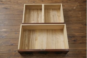 中古　岩谷堂箪笥　菊幸作　重厚感ある金具と美しい杢目が存在感を放つ観音扉付き和箪笥(衣装箪笥、収納タンス、整理たんす、チェスト、引き出し)(R-069240)