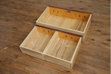 中古　岩谷堂箪笥　菊幸作　重厚感ある金具と美しい杢目が存在感を放つ観音扉付き和箪笥(衣装箪笥、収納タンス、整理たんす、チェスト、引き出し)(R-069240)