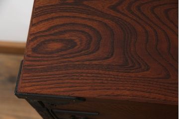 中古　岩谷堂箪笥　菊幸作　重厚感ある金具と美しい杢目が存在感を放つ観音扉付き和箪笥(衣装箪笥、収納タンス、整理たんす、チェスト、引き出し)(R-069240)