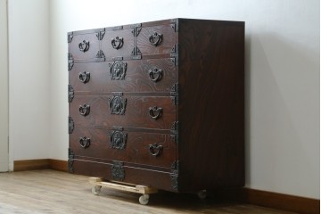 中古　岩谷堂箪笥　力強い杢目と重厚感ある金具が魅力の和箪笥　(R-069241)