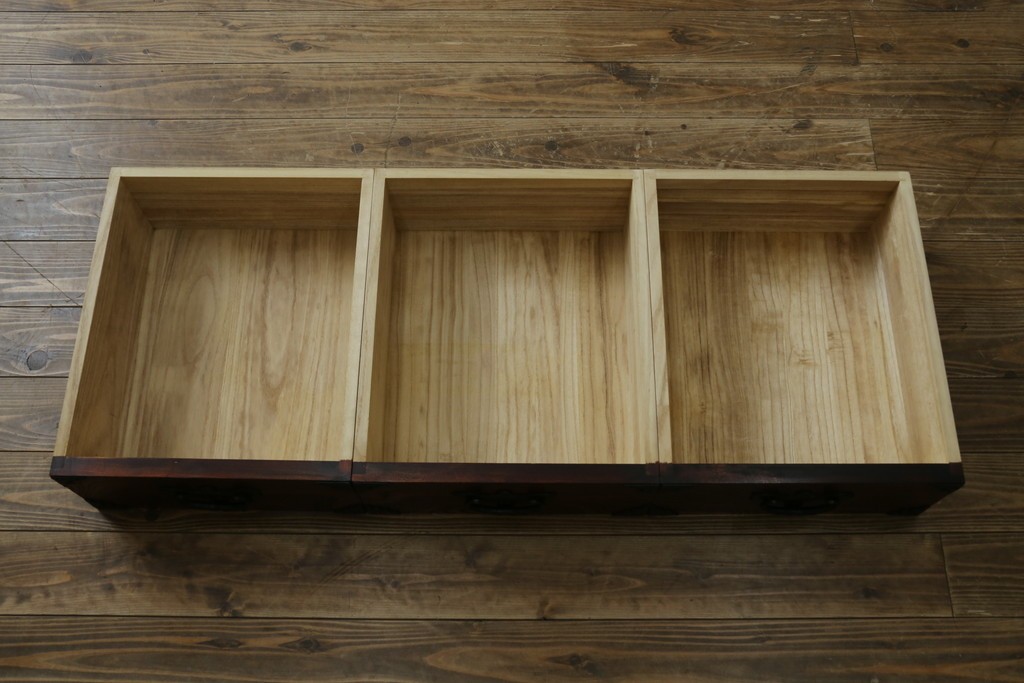 中古　岩谷堂箪笥　力強い杢目と重厚感ある金具が魅力の和箪笥　(R-069241)