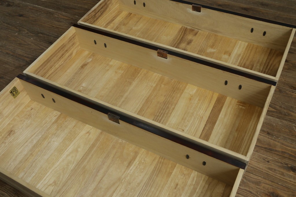 中古　岩谷堂箪笥　力強い杢目と重厚感ある金具が魅力の和箪笥　(R-069241)