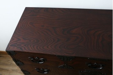 中古　岩谷堂箪笥　力強い杢目と重厚感ある金具が魅力の和箪笥　(R-069241)