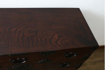 中古　岩谷堂箪笥　力強い杢目と重厚感ある金具が魅力の和箪笥　(R-069241)