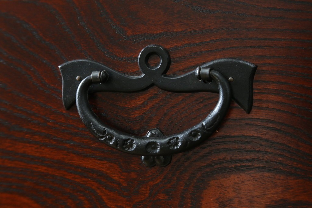 中古　岩谷堂箪笥　力強い杢目と重厚感ある金具が魅力の和箪笥　(R-069241)