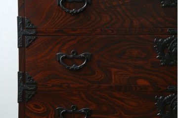 中古　岩谷堂箪笥　力強い杢目と重厚感ある金具が魅力の和箪笥　(R-069241)