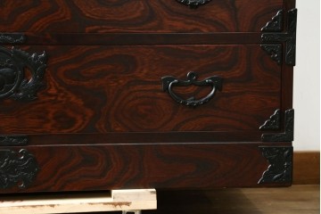 中古　岩谷堂箪笥　力強い杢目と重厚感ある金具が魅力の和箪笥　(R-069241)