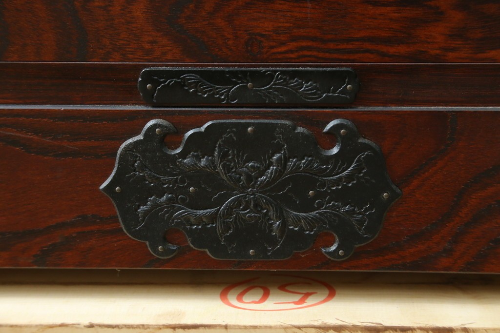 中古　岩谷堂箪笥　力強い杢目と重厚感ある金具が魅力の和箪笥　(R-069241)