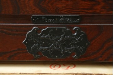 中古　岩谷堂箪笥　力強い杢目と重厚感ある金具が魅力の和箪笥　(R-069241)