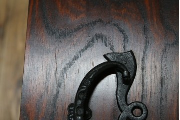 中古　岩谷堂箪笥　力強い杢目と重厚感ある金具が魅力の和箪笥　(R-069241)