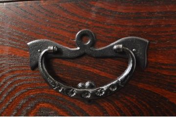 中古　岩谷堂箪笥　力強い杢目と重厚感ある金具が魅力の和箪笥(整理箪笥、衣装タンス、収納たんす、引き出し、サイドボード、サイドチェスト)(R-069241)