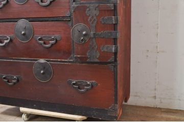 和製アンティーク　引手金具が存在感のある小振りサイズの会津箪笥(時代箪笥、収納箪笥、和タンス、チェスト、引き出し)(R-069243)