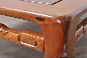 中古　美品　指物工芸家具　井上昇山作　花梨(カリン)材　艶のある上質な風合いが高級感を演出する座卓(ローテーブル、センターテーブル)(R-069250)