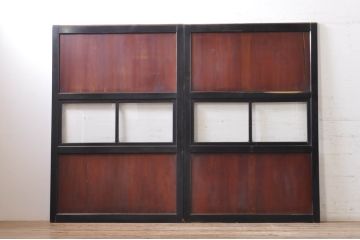 アンティーク建具　和モダンな空間作りにおすすめな漆塗りの幅広ガラス帯戸2枚セット(引き戸、ガラス戸)(R-069253)
