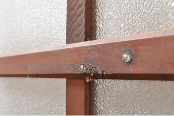 アンティーク建具　上手物!!レトロな空間作りにおすすめな腰板タモ材の幅狭ダイヤガラス戸2枚セット(引き戸、板戸、ガラス帯戸)(R-069256)