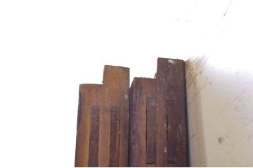 アンティーク建具　上手物!!レトロな空間作りにおすすめな腰板タモ材の幅狭ダイヤガラス戸2枚セット(引き戸、板戸、ガラス帯戸)(R-069256)
