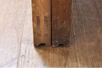 アンティーク建具　上手物!!レトロな空間作りにおすすめな腰板タモ材の幅狭ガラス戸2枚セット(引き戸、板戸、ガラス帯戸)(R-069258)