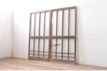 アンティーク建具　ペイント仕上げ限定　レトロな雰囲気づくりにおすすめな玄関戸2枚セット(ガラス戸、引き戸)(R-069261)