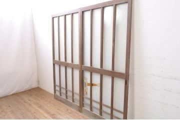 アンティーク建具　ペイント仕上げ限定　レトロな雰囲気づくりにおすすめな玄関戸2枚セット(ガラス戸、引き戸)(R-069261)