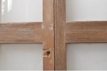 アンティーク建具　ペイント仕上げ限定　レトロな雰囲気づくりにおすすめな玄関戸2枚セット(ガラス戸、引き戸)(R-069261)