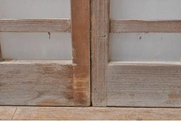 アンティーク建具　ペイント仕上げ限定　レトロな雰囲気づくりにおすすめな玄関戸2枚セット(ガラス戸、引き戸)(R-069261)