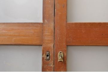 アンティーク建具　ペイント仕上げ限定　レトロな雰囲気づくりにおすすめな玄関戸2枚セット(ガラス戸、引き戸)(R-069261)