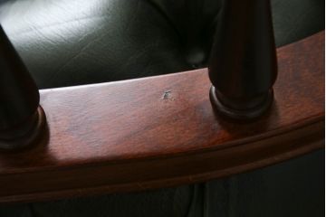 イギリスビンテージ　チェスターフィールド(CHESTERFIELDS)　本革(レザー)　クラシカルな佇まいが魅力のオフィスチェア(デスクチェア、回転椅子、イス、アームチェア、ヴィンテージ)(R-069266)