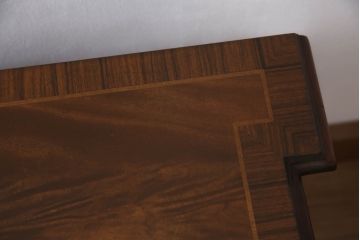 中古　希少な絶版品　MAITLAND SMITH(メートランドスミス)　味わい深い杢目と艶のある木肌が美しいテレビ台(テレビボード、ローボード、サイドボード、サイドキャビネット、収納棚、戸棚)(R-069269)