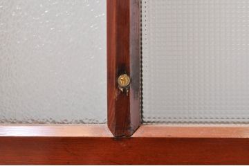 アンティーク建具　上手物!!落ちついた和の空間を演出する漆塗りの幅狭ガラス帯戸4枚セット(引き戸、ガラス戸)(R-069274)