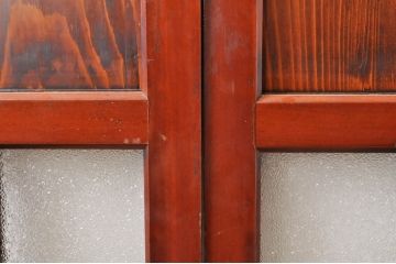 アンティーク建具　上手物!!落ちついた和の空間を演出する漆塗りの幅狭ガラス帯戸4枚セット(引き戸、ガラス戸)(R-069274)