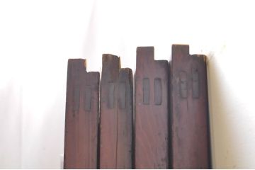 アンティーク建具　上手物!!落ちついた和の空間を演出する漆塗りの幅狭ガラス帯戸4枚セット(引き戸、ガラス戸)(R-069274)
