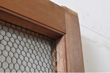 アンティーク建具　ヒノキ材　和モダンな雰囲気を醸し出す升目(マス目)格子蔵戸1枚(きつね格子、狐格子、引き戸、玄関戸)(R-069277)