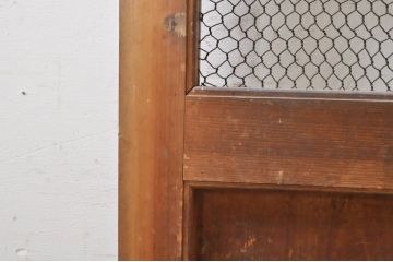 アンティーク建具　ヒノキ材　和モダンな雰囲気を醸し出す升目(マス目)格子蔵戸1枚(きつね格子、狐格子、引き戸、玄関戸)(R-069277)