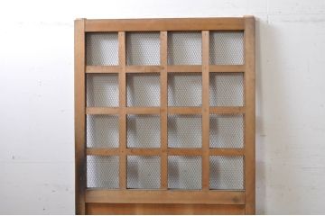 アンティーク建具　ヒノキ材　和モダンな雰囲気を醸し出す升目(マス目)格子蔵戸1枚(きつね格子、狐格子、引き戸、玄関戸)(R-069277)