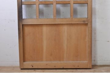 アンティーク建具　ヒノキ材　和モダンな雰囲気を醸し出す升目(マス目)格子蔵戸1枚(きつね格子、狐格子、引き戸、玄関戸)(R-069277)