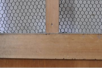 アンティーク建具　ヒノキ材　和モダンな雰囲気を醸し出す升目(マス目)格子蔵戸1枚(きつね格子、狐格子、引き戸、玄関戸)(R-069277)
