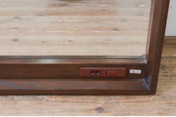 中古　カリモク　domani(ドマーニ)　シンプルなデザインでクラシカルな佇まいが魅力的なコンセント付きミラー(壁掛け鏡、ウォールミラー、店舗什器)(R-069284)