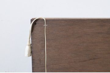中古　カリモク　domani(ドマーニ)　シンプルなデザインでクラシカルな佇まいが魅力的なコンセント付きミラー(壁掛け鏡、ウォールミラー、店舗什器)(R-069284)