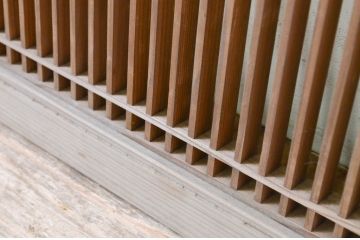アンティーク建具　レトロな雰囲気を醸し出す小さな筬(オサ)欄間1枚(明り取り、明かり取り、オサランマ)(R-069298)