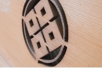 アンティーク建具　落ち着いた和の空間を演出する透かし彫り欄間1枚(明り取り、明かり取り)(R-069305)