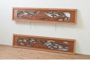 アンティーク建具　上質な和を演出する雄大な富士と松の彫刻欄間2枚セット(明り取り、明かり取り)(R-069316)