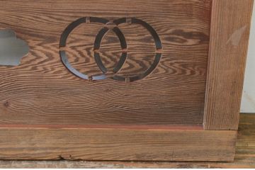 アンティーク建具　経年を感じさせる木味が魅力的な透かし彫り入り欄間1枚(明り取り、明かり取り)(R-069320)